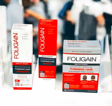 Turuncu ve beyaz kutularda erkekler için FOLIGAIN TRIOXIDIL şampuan, saç kremi ve topikal bakım ürünü.